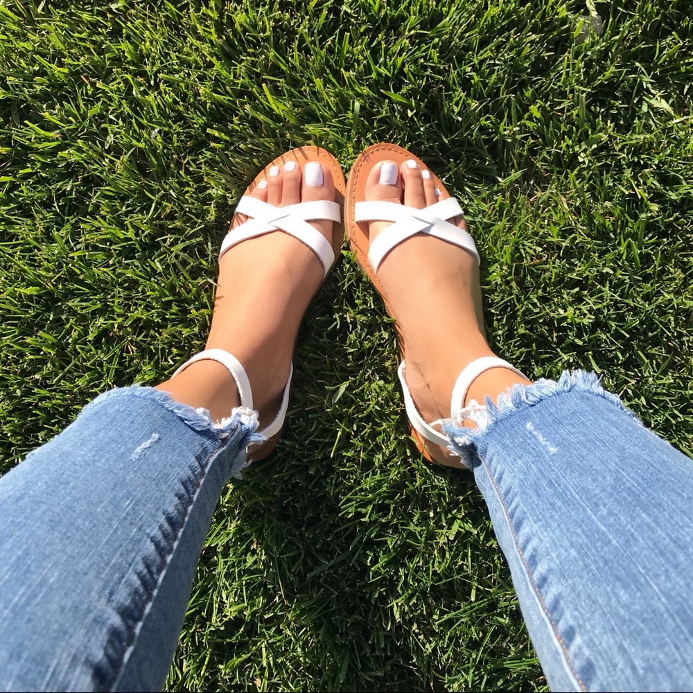 White Sandals *New - Picture 2 of 2